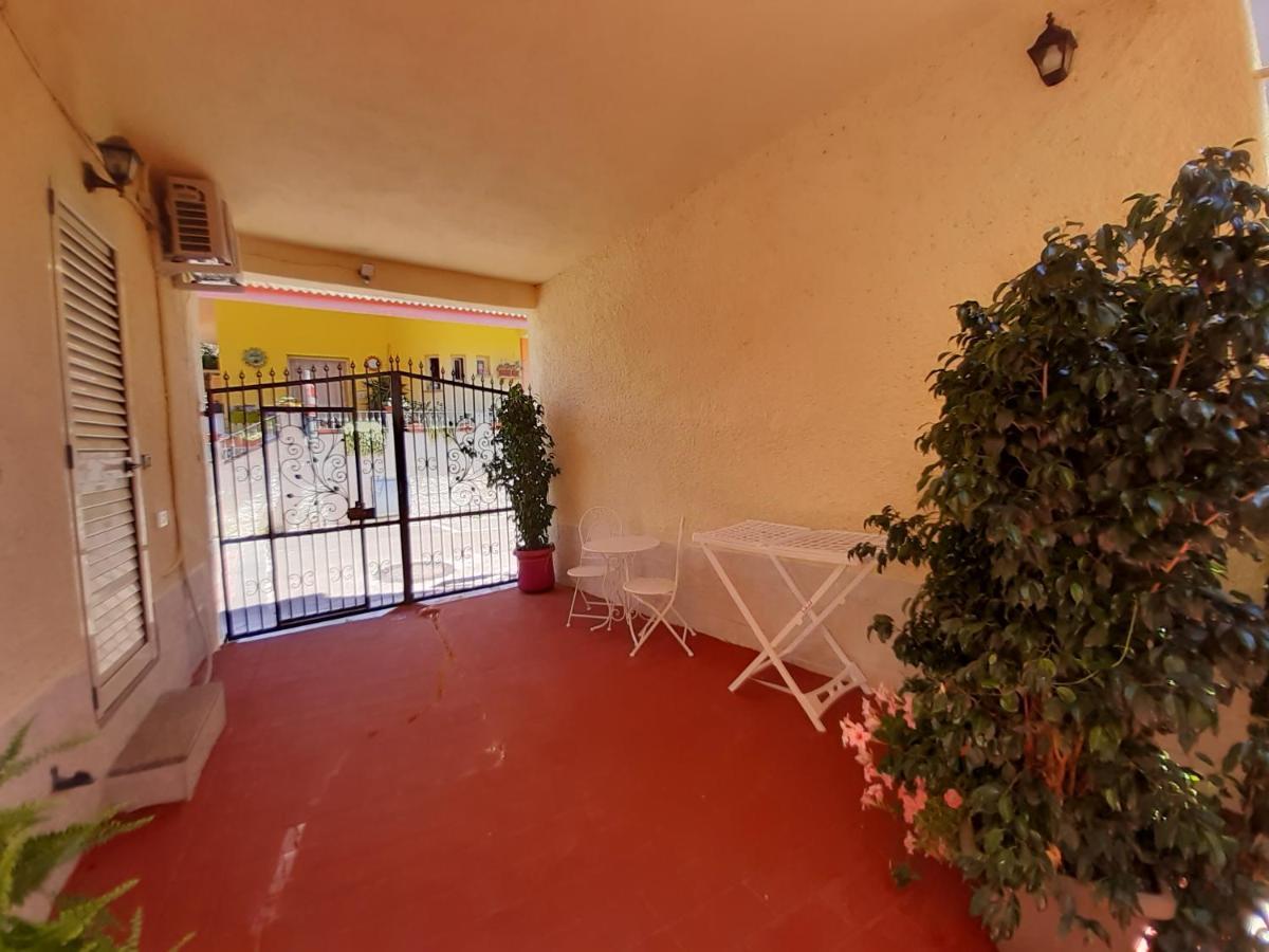 Affittacamere LE RONDINI Domus De Maria Esterno foto