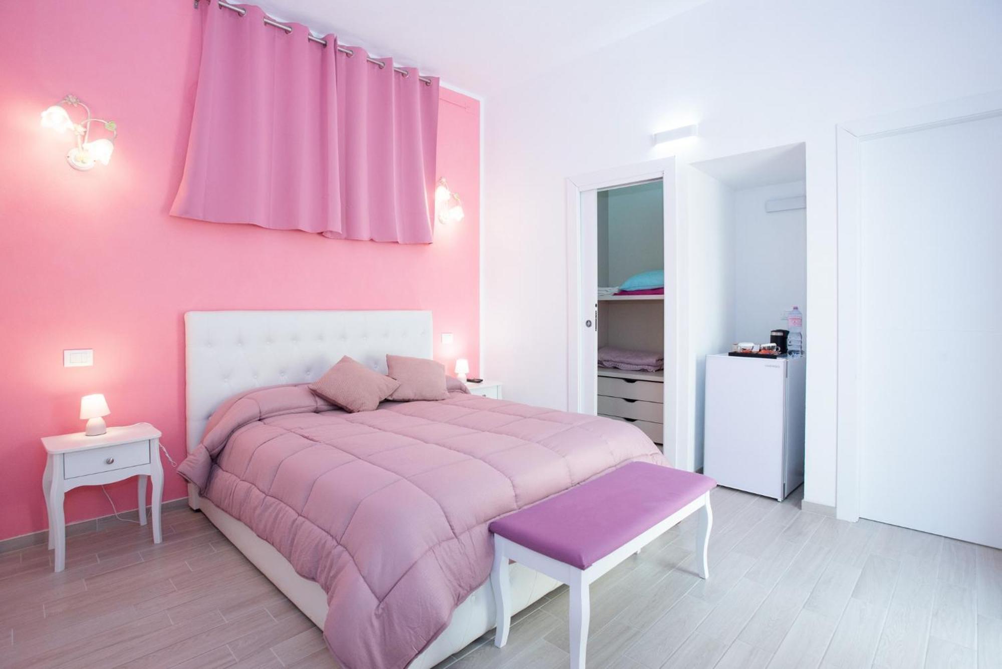 Affittacamere LE RONDINI Domus De Maria Esterno foto