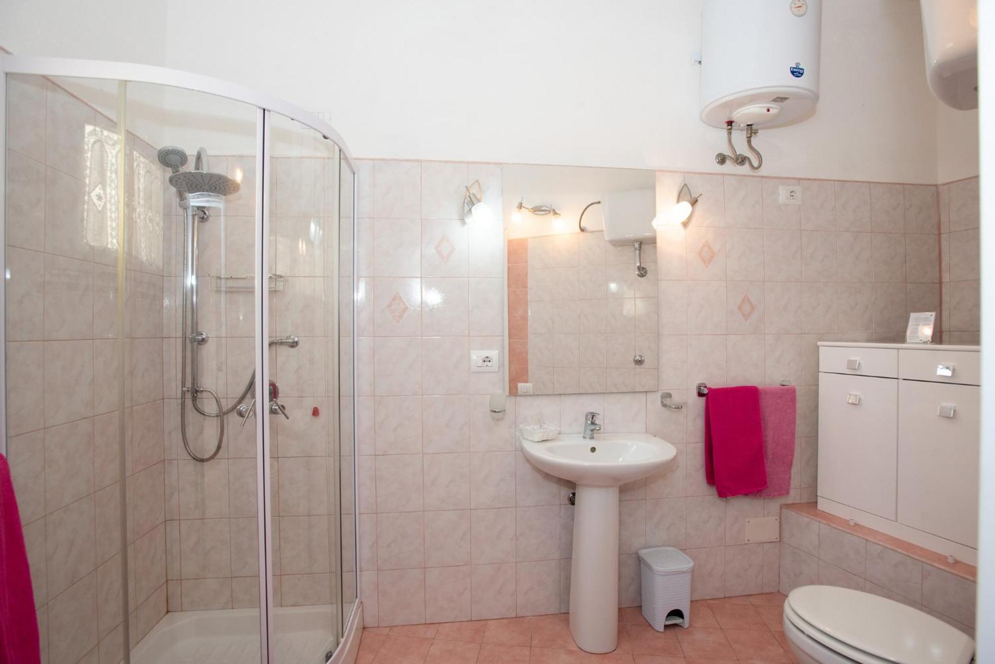 Affittacamere LE RONDINI Domus De Maria Esterno foto
